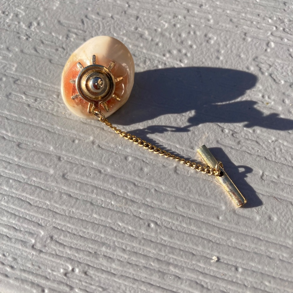 Shell tie Tac vintage 1.25” diameter gold tone setting - Picture 3 of 6